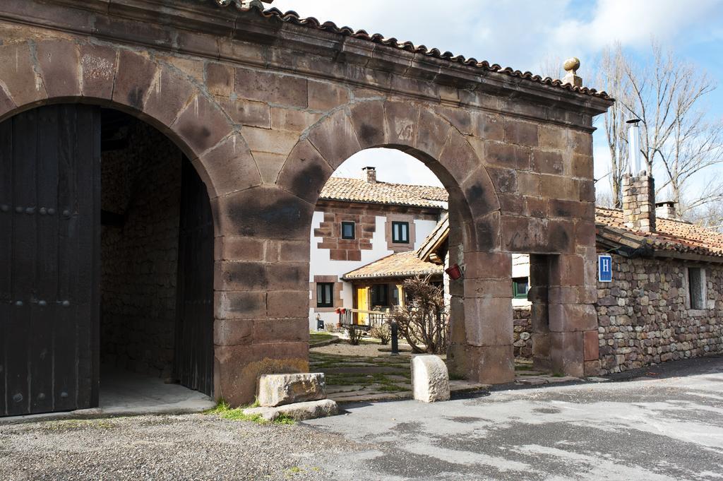 La Casa De Las Brujas Hotell Barrio  Eksteriør bilde